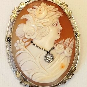 14k White Gold Cameo with Diamond